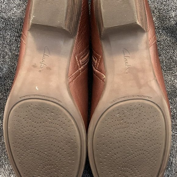 *Clarks Leather Bootie* - Picture 9 of 9